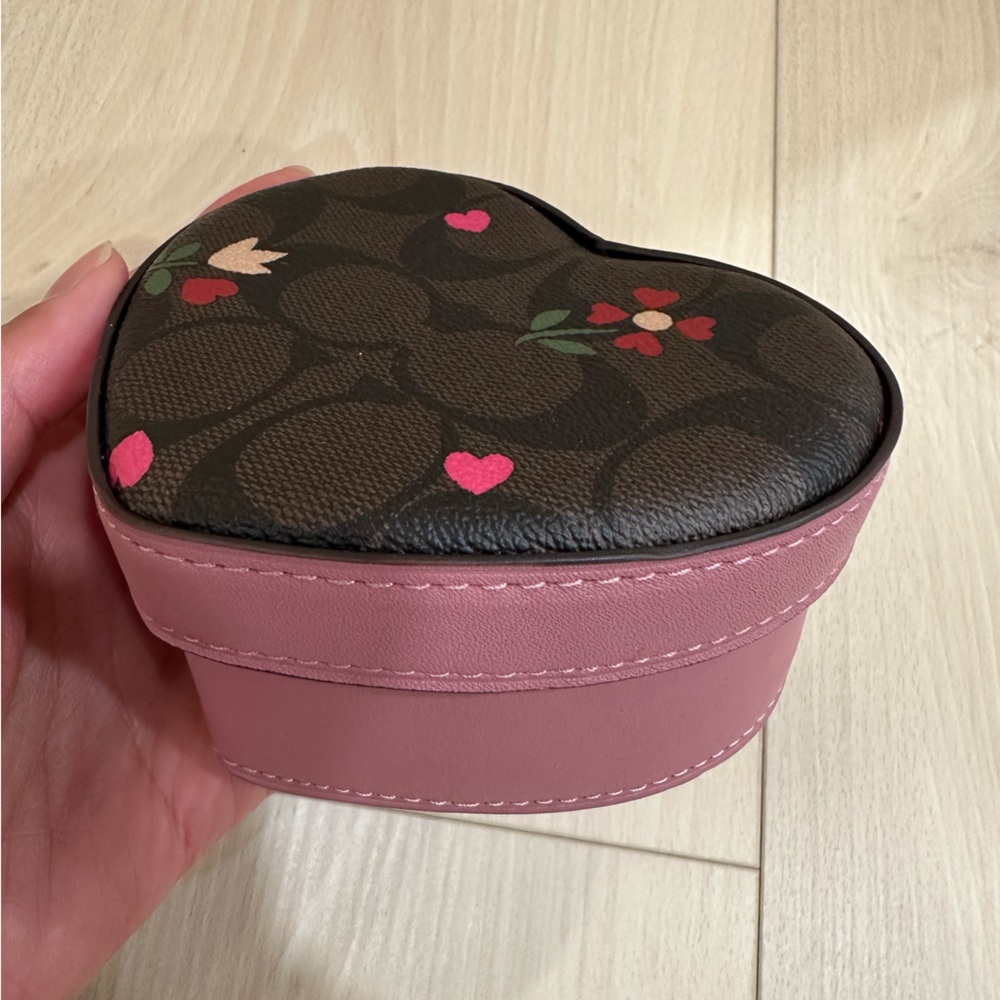 (NWT) Coach Heart Trinket Box In Signature Canvas With Heart Petal Print - Picture 3 of 6